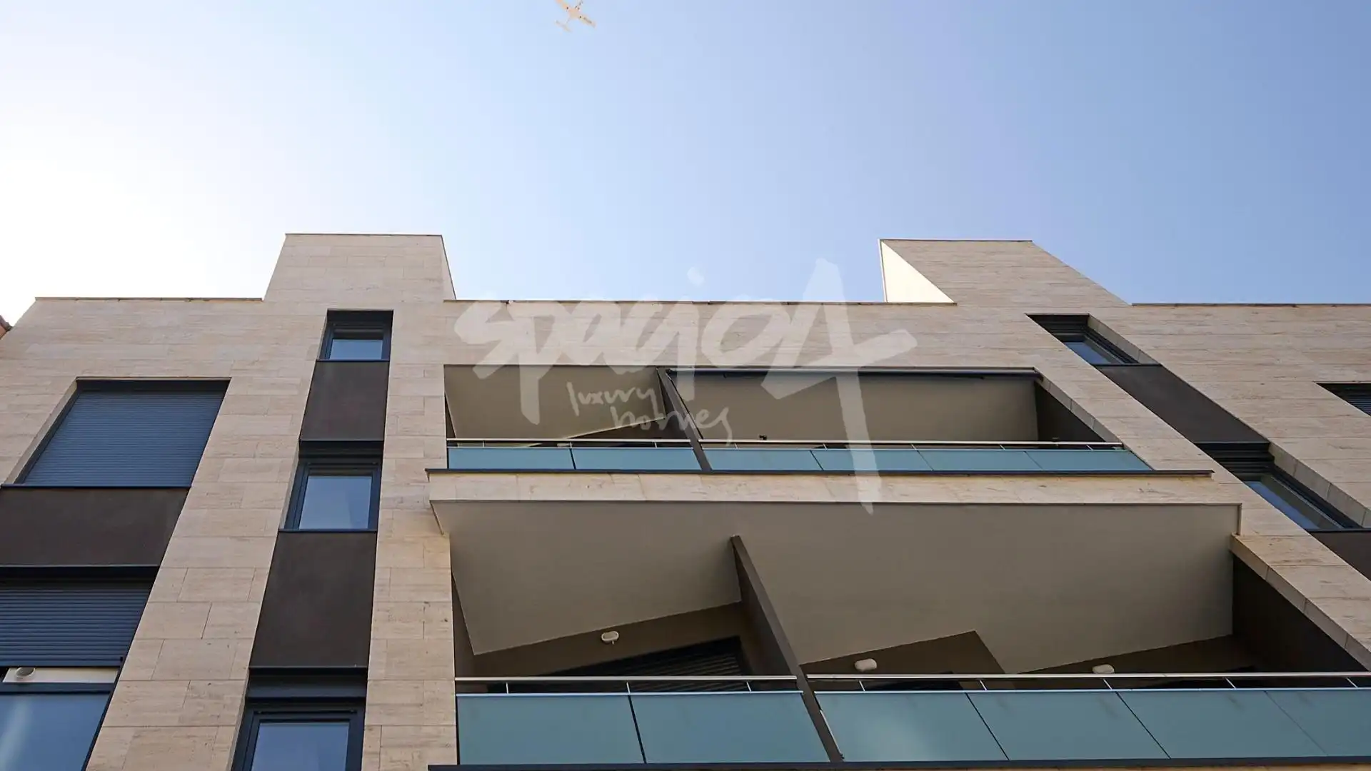 Vista exterior de Loft en venta en Madrid con Calefacción, Jardín privado y Piscina comunitaria