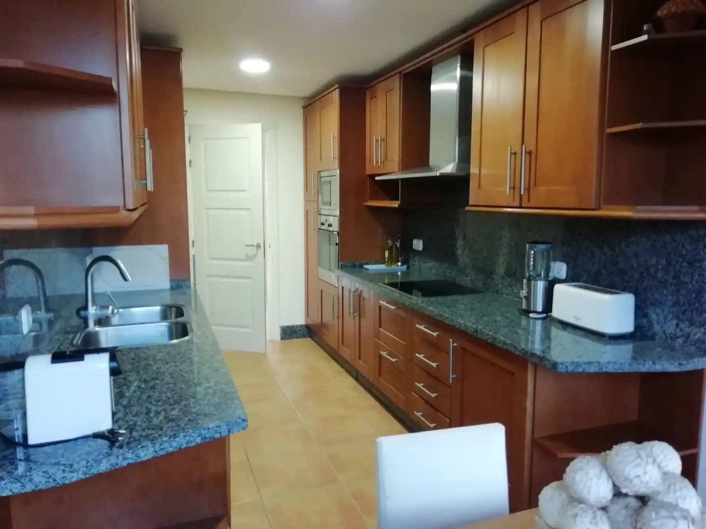 Küche von Maisonette zum Verkauf in Marbella mit Klimaanlage, Terrasse und Abstellraum