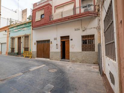 Vista exterior de Casa o xalet en venda en  Almería Capital amb Aire condicionat, Terrassa i Balcó