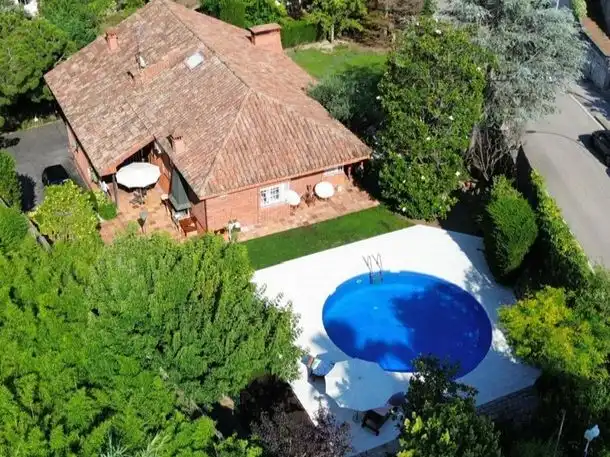 Casa amb jardí en venda a Avinguda Joan Fàbregas 1