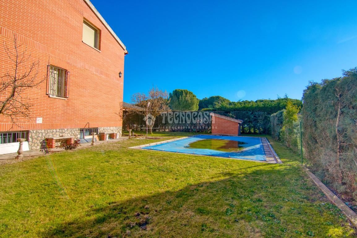 Jardí de Casa o xalet en venda en Traspinedo amb Calefacció, Terrassa i Moblat