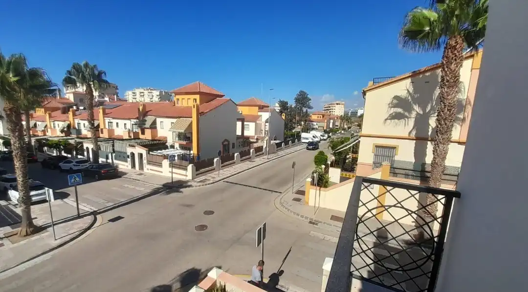 Vista exterior de Casa adosada en venta en Algarrobo con Calefacción, Jardín privado y Terraza