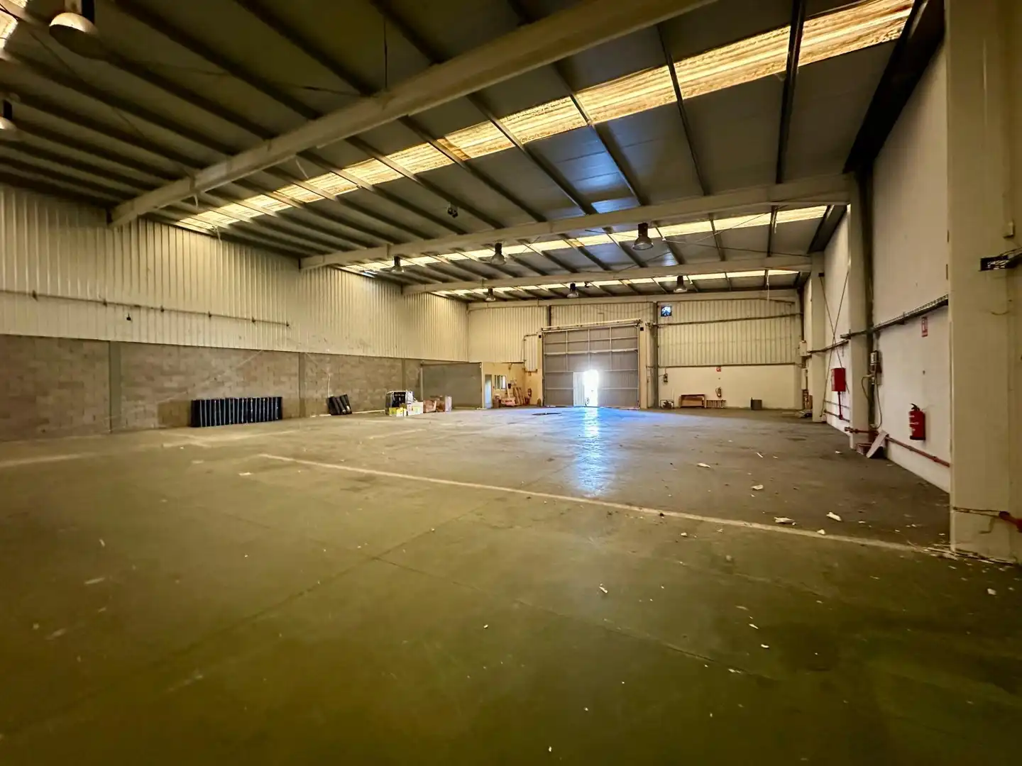 Industrial building to rent in Centro