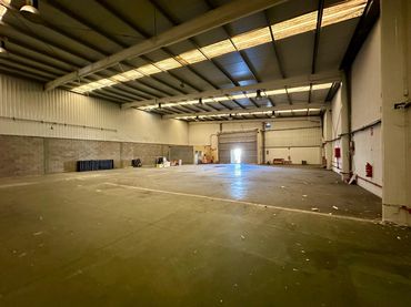Industrial building to rent in Centro