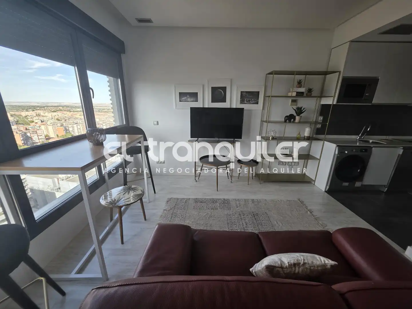 Living room of Study for rent in Madrid  with Air Conditioner, Parquet flooring and Swimming Pool