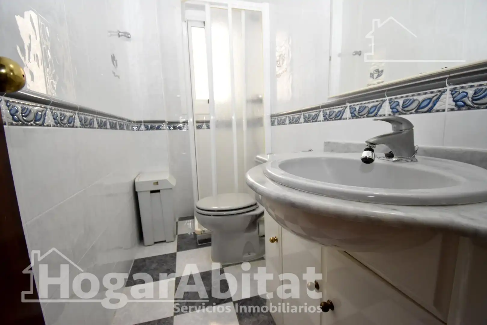 Baño de Piso en venta en Castellón de la Plana / Castelló de la Plana con Aire acondicionado, Calefacción y Amueblado
