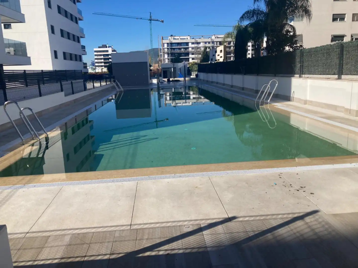Flat for rent in Poniente-Norte - Miralbaida - Parque Azahara