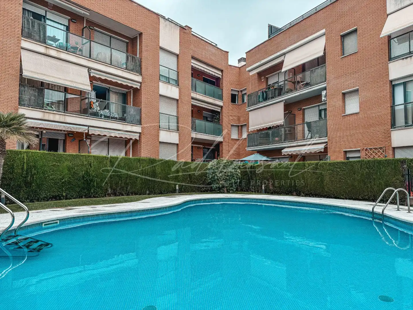 Schwimmbecken von Wohnung zum Verkauf in Cambrils mit Klimaanlage, Heizung und Privatgarten