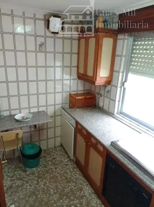 Cocina de Piso en venta en Guijuelo con Calefacción, Trastero y Amueblado