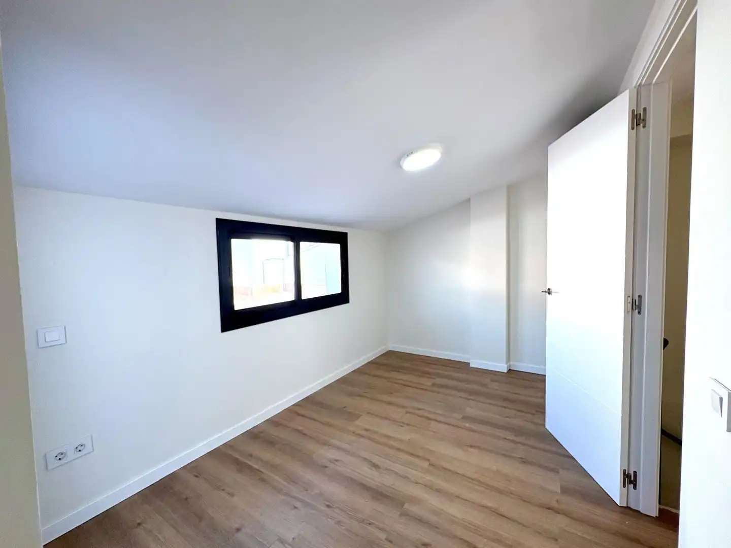 Habitación de Ático en venta en Santa Perpètua de Mogoda con Aire acondicionado, Calefacción y Parquet