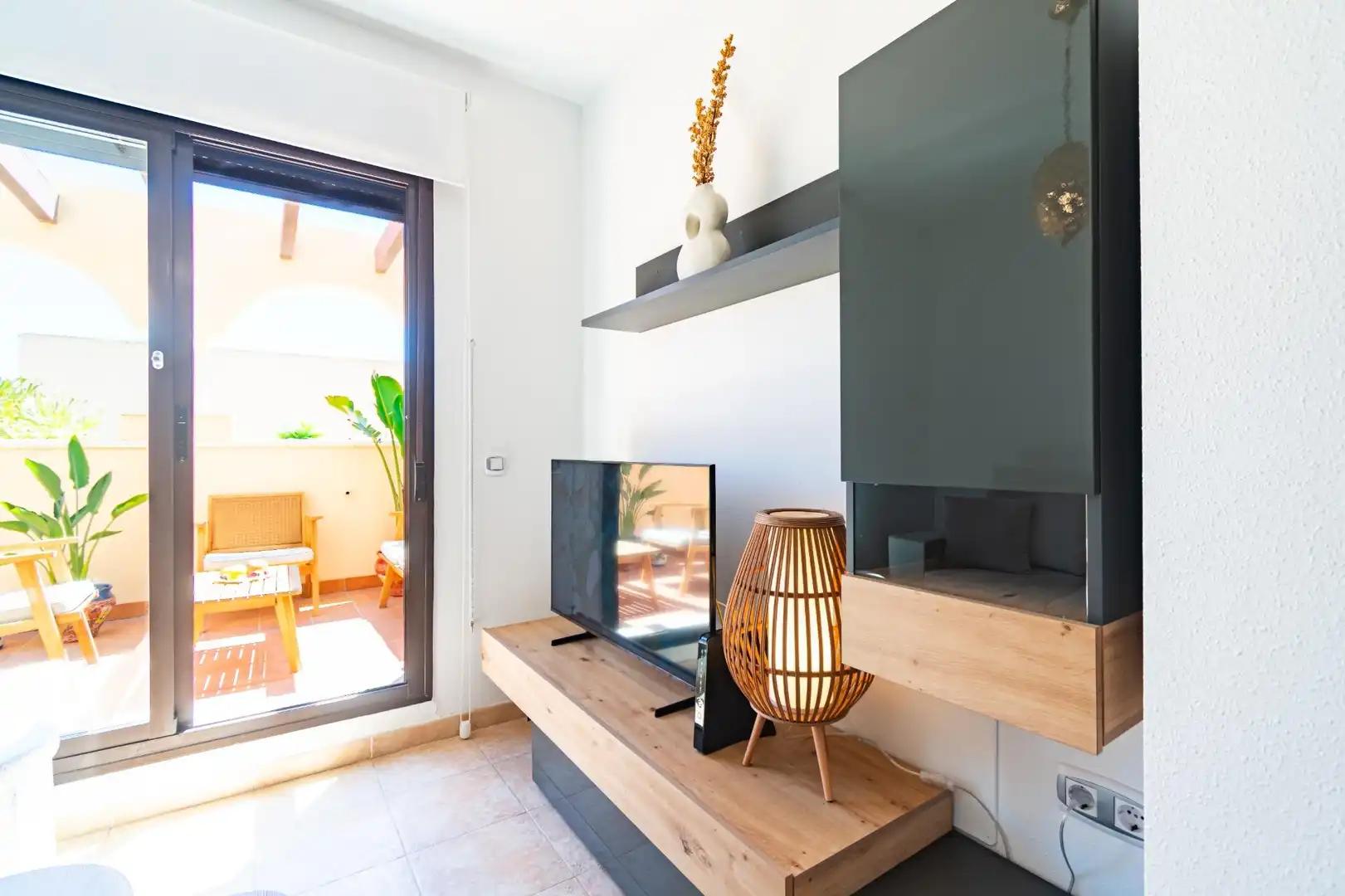 Sala d'estar de Apartament en venda en Águilas amb Aire condicionat, Terrassa i Moblat