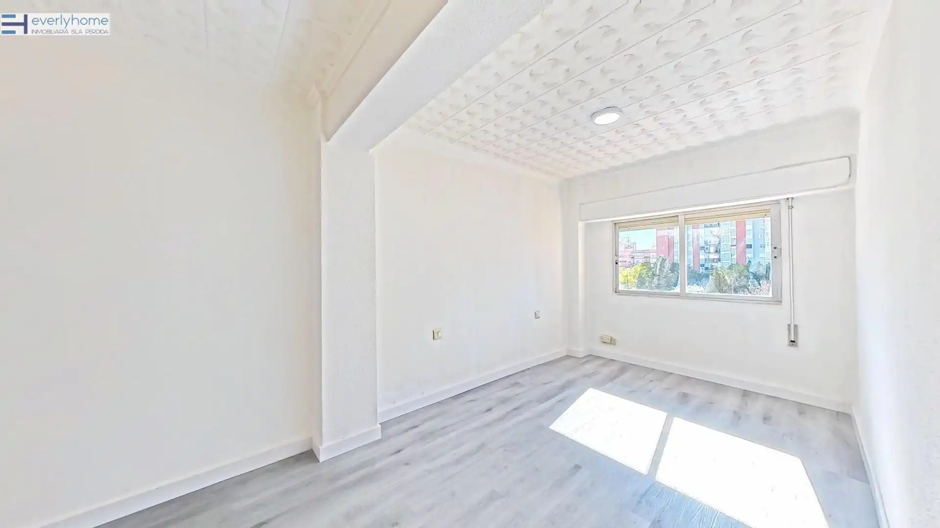 Habitación de Piso en venta en Valencia con Balcón