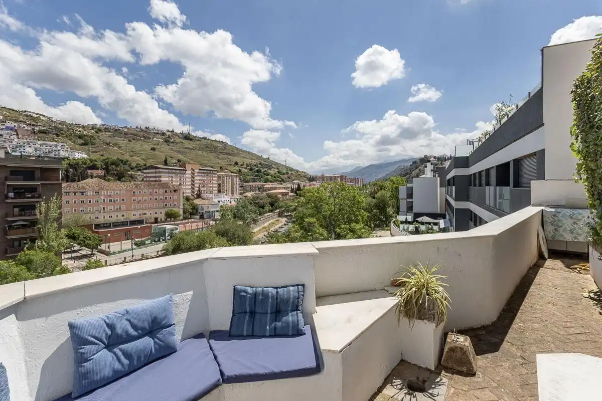 Terrassa de Casa o xalet en venda en Granada amb Aire condicionat, Calefacció i Jardí privat