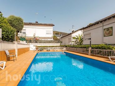 Adosado con piscina en venta en Avenida 315 .