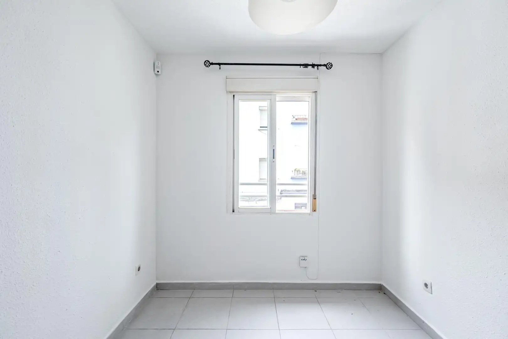 Bedroom of Apartments for sale in Madrid