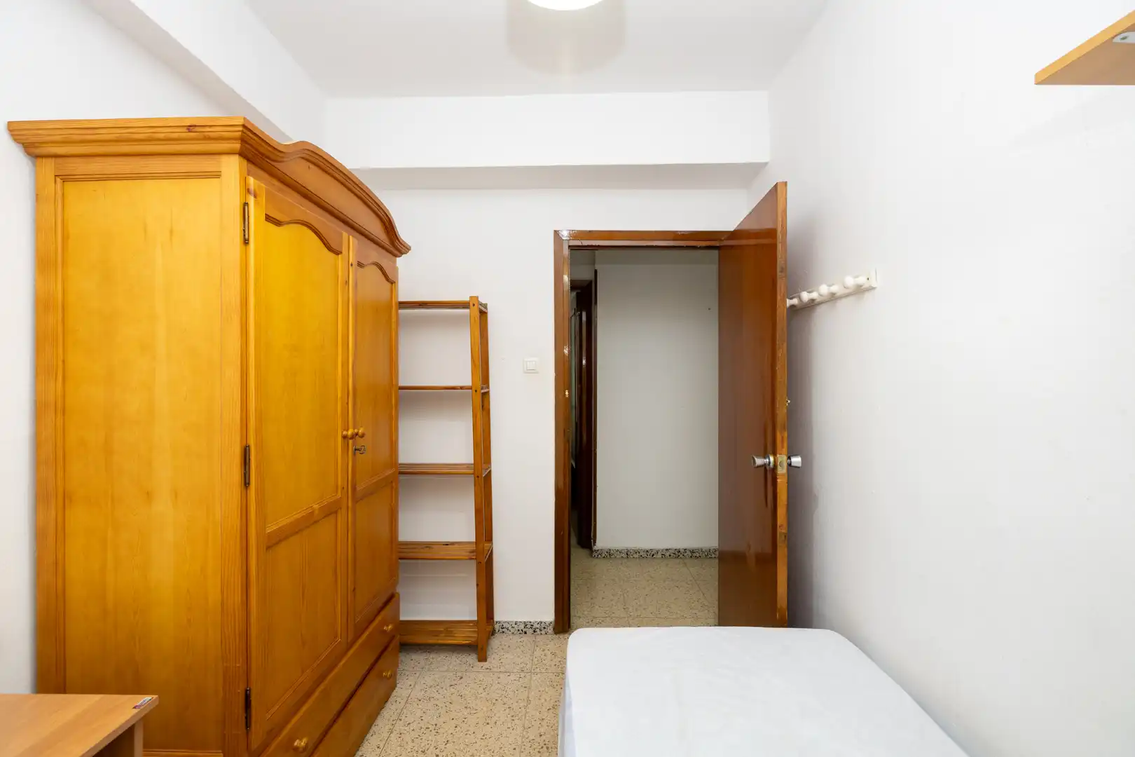 Bedroom of Flat for rent in Granada  with Heating, Furnished and Washing machine