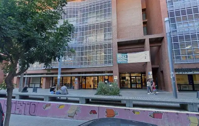 Vista exterior de Piso en venta en L'Hospitalet de Llobregat