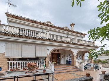 Chalet con balcón en venta en Calle CAMELIA 2