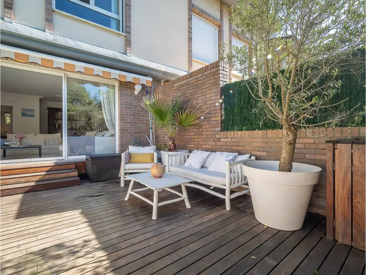 Casa con piscina en venta en Calle Arturo Campión 40, imagen 4