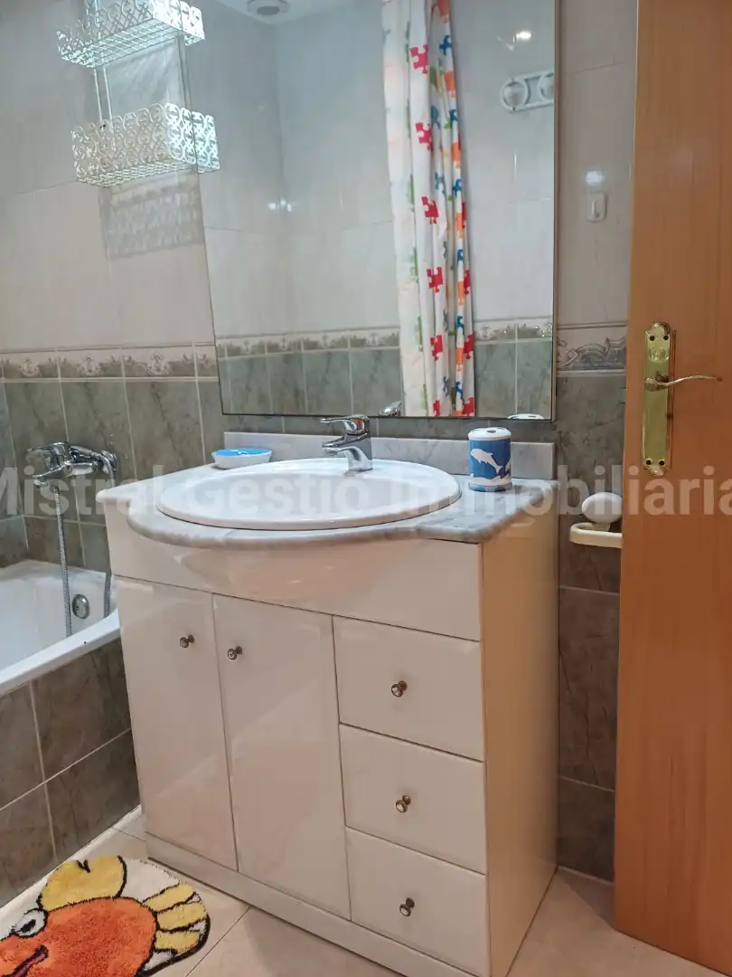 Badezimmer von Dachboden zum Verkauf in Calafell mit Klimaanlage, Terrasse und Abstellraum