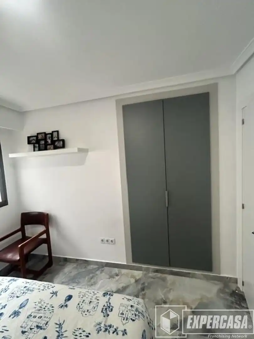 Dormitori de Pis en venda en Alzira amb Aire condicionat, Terrassa i Moblat