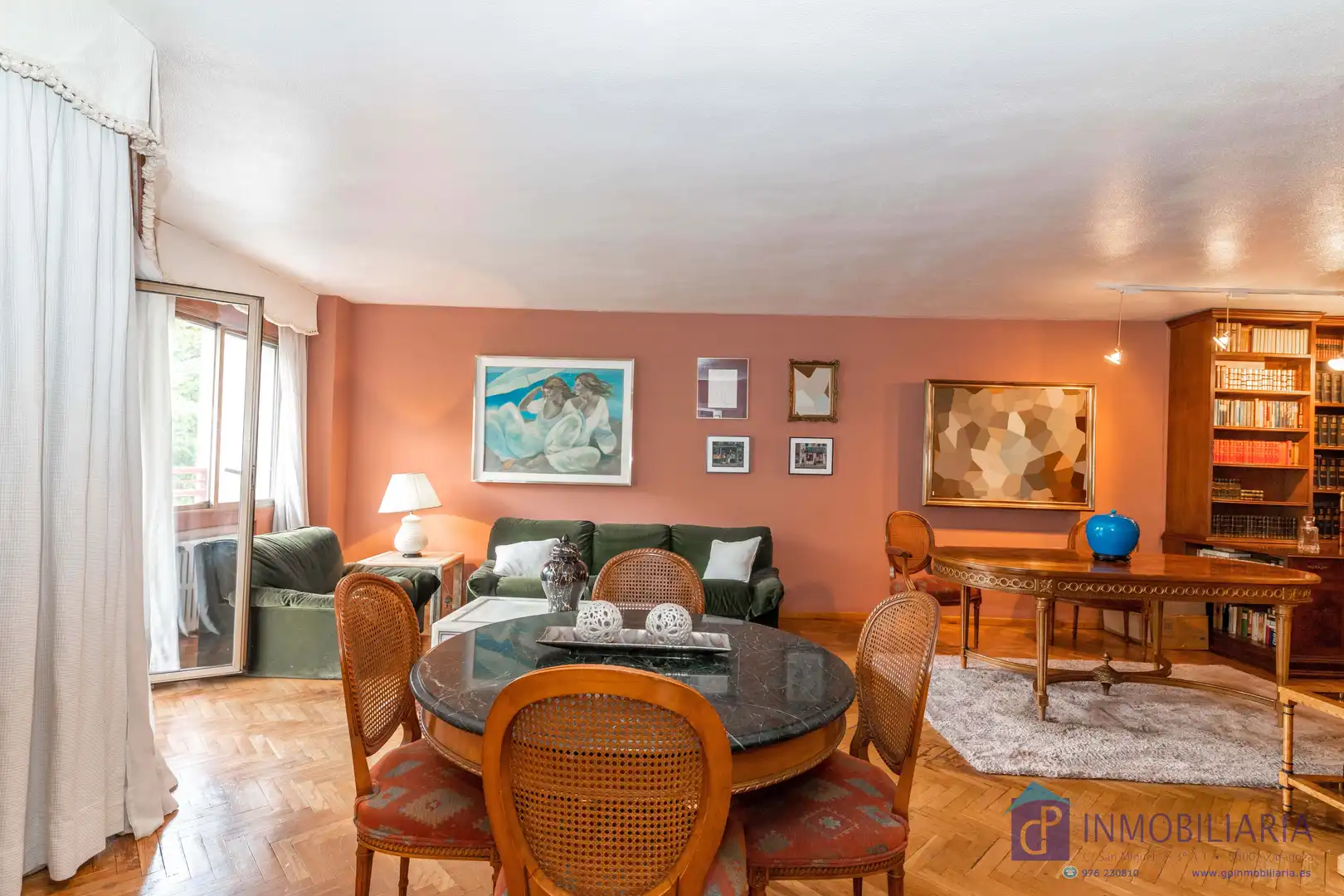 Sala d'estar de Pis en venda en Zaragoza amb Parquet, Terrassa i Traster