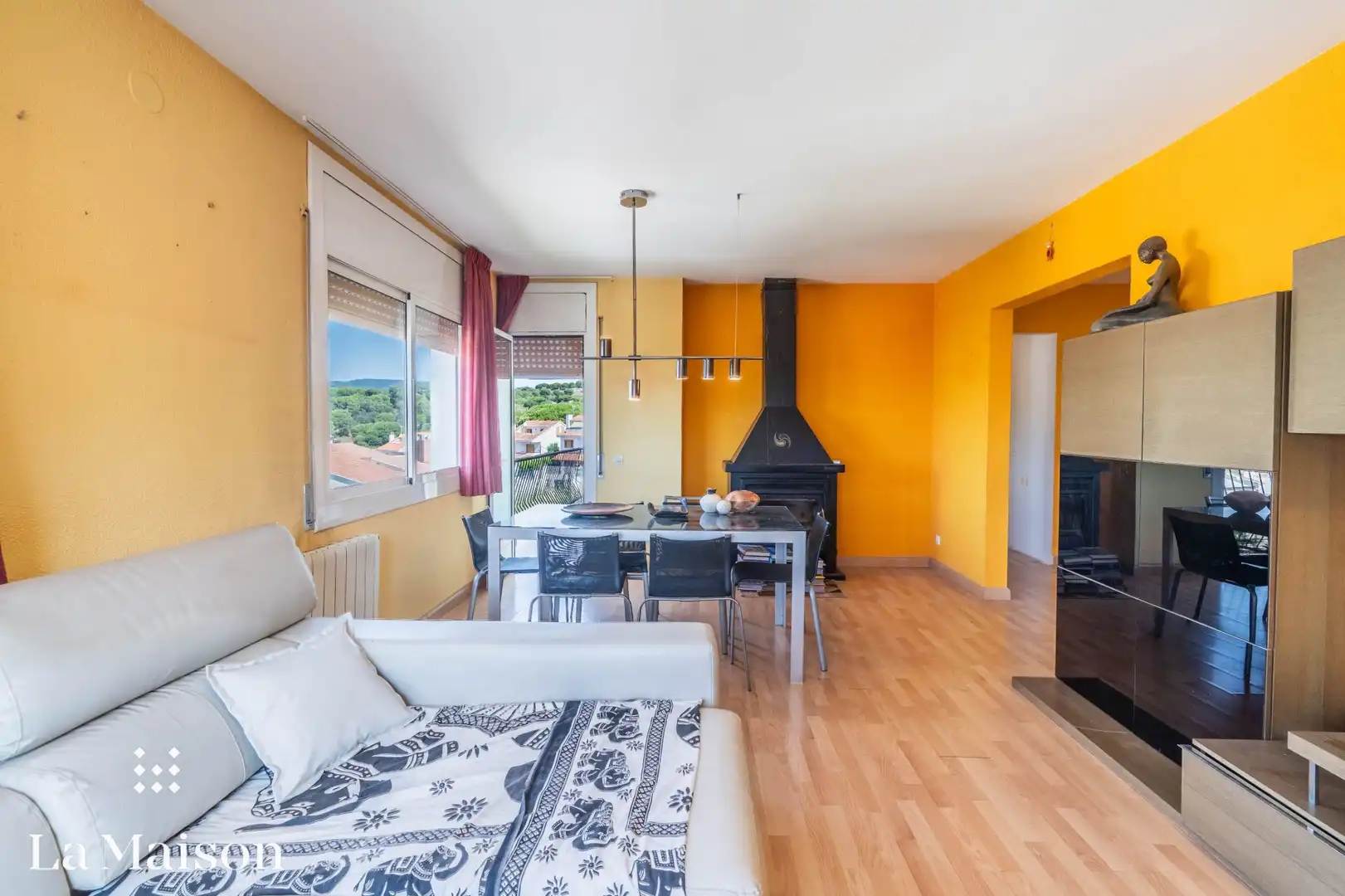 Sala d'estar de Casa o xalet en venda en Arenys de Mar amb Jardí privat, Terrassa i Traster