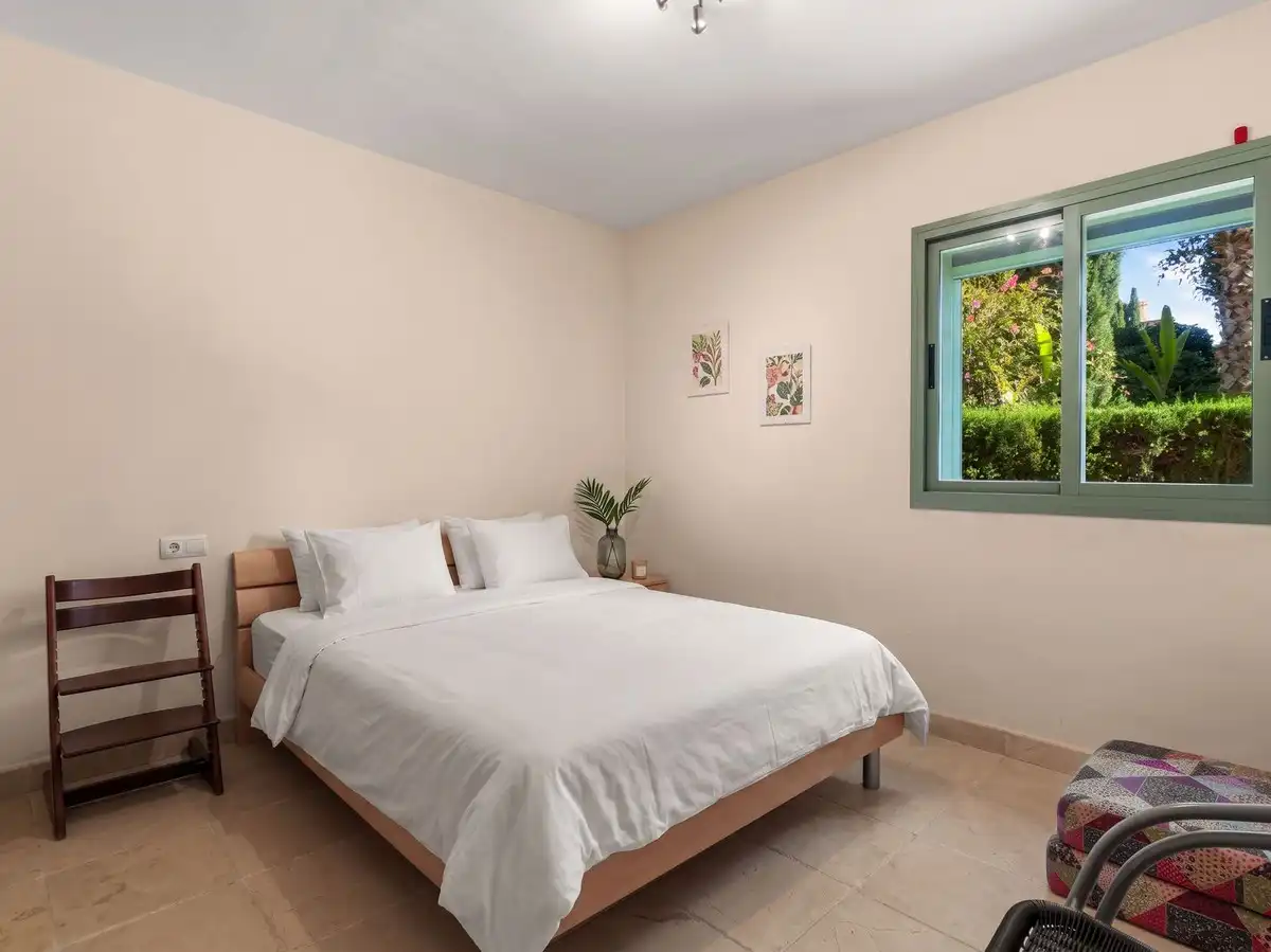 Bedroom of Ground floor for sale in Benahavís  with Air Conditioner, Private garden and Terrace