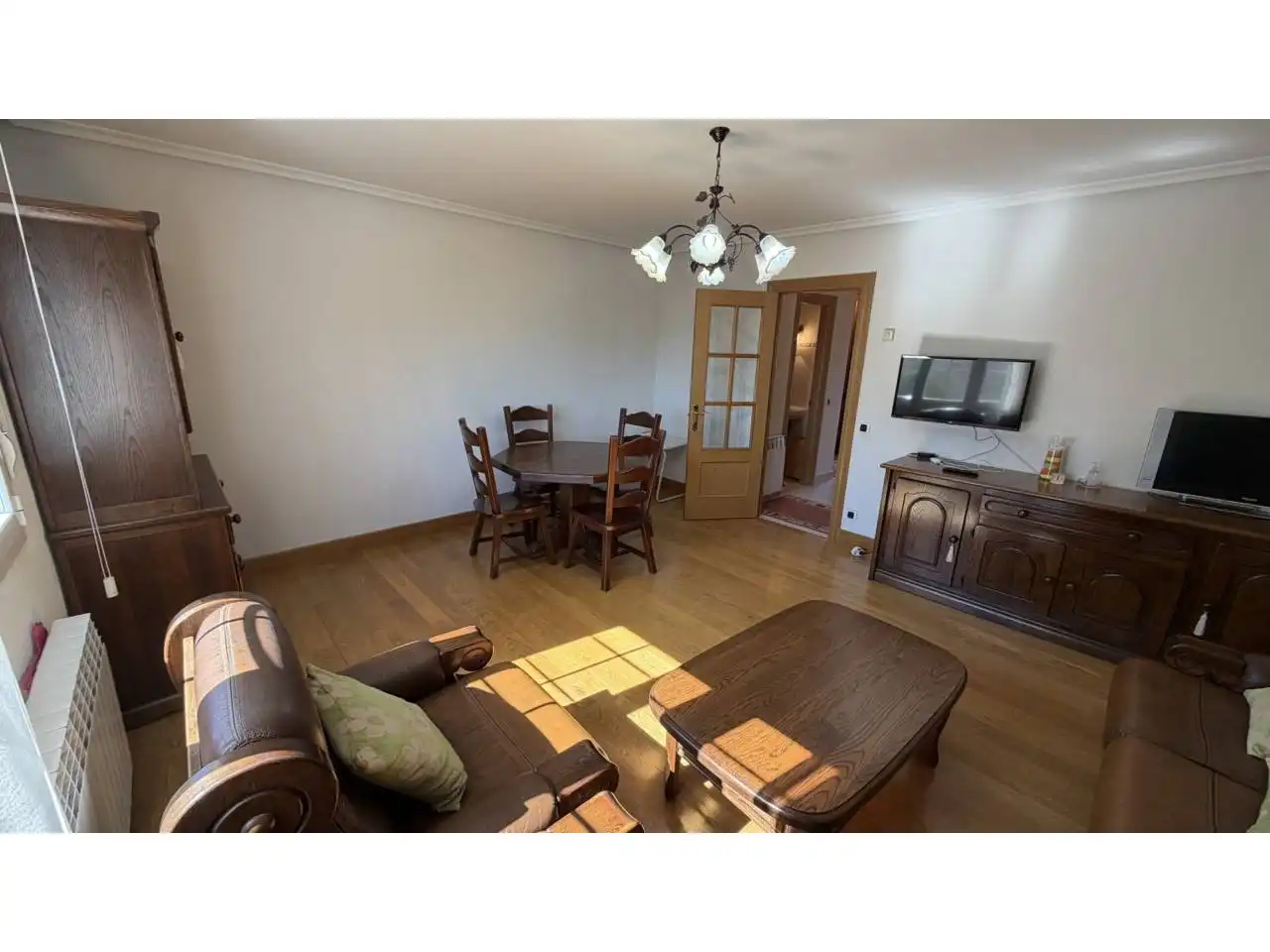 Sala d'estar de Casa adosada en venda en Espinosa de los Monteros, Burgos