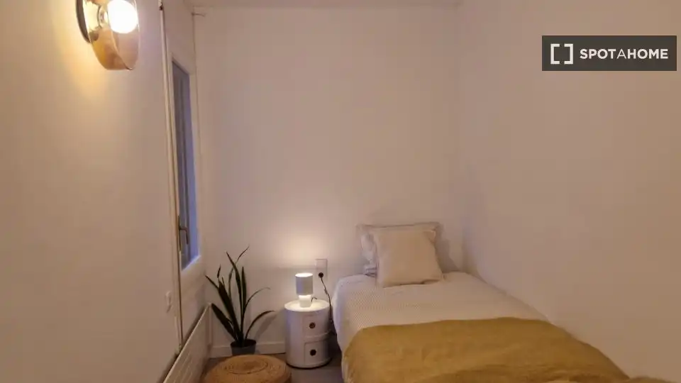 Dormitori de Apartament per a compartir en Gavà amb Aire condicionat, Terrassa i Moblat