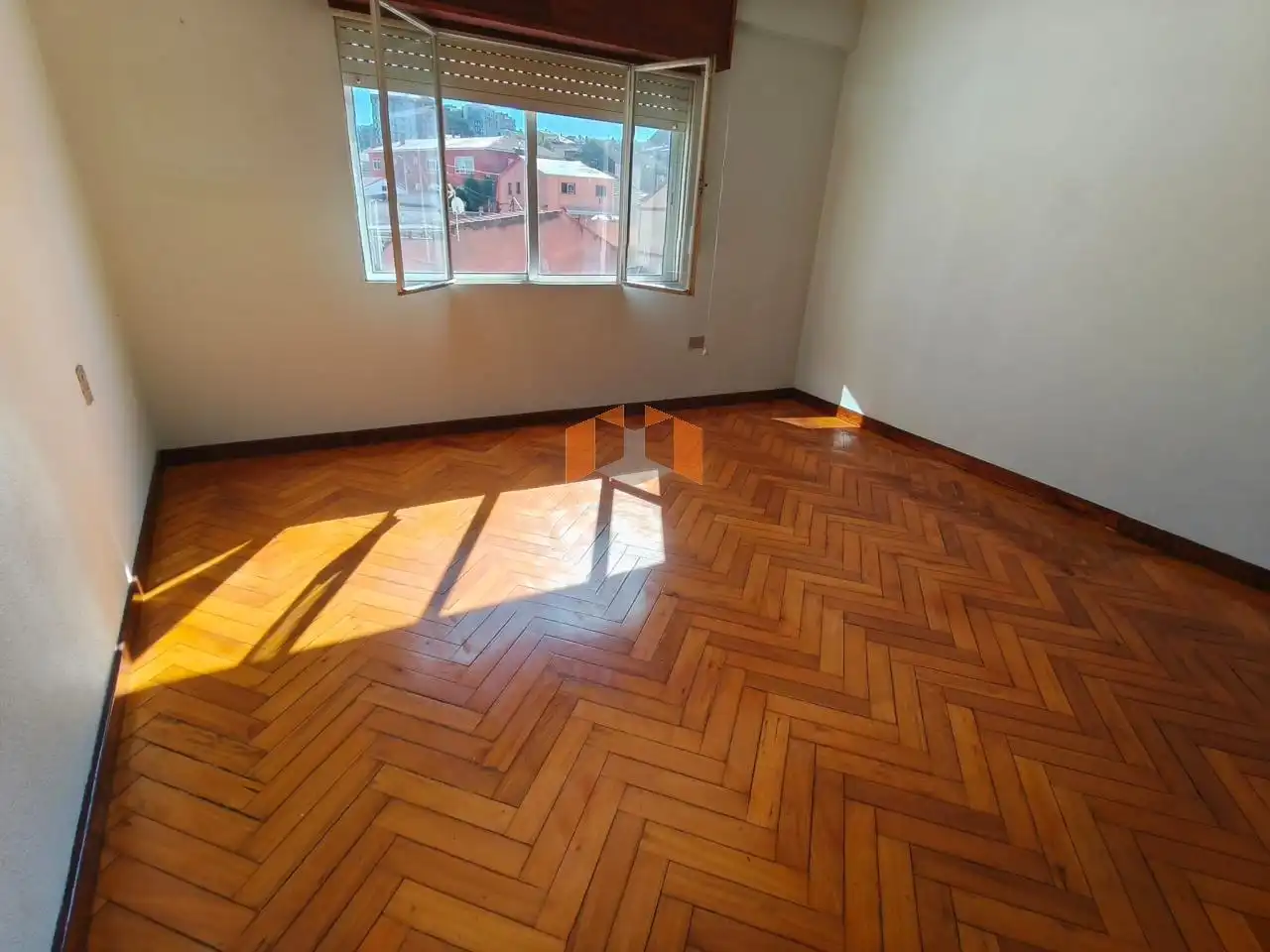 Sala d'estar de Pis en venda en Vigo  amb Calefacció, Parquet i Terrassa