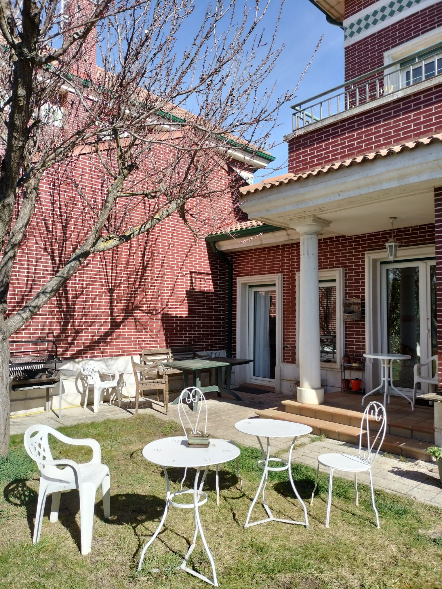 Terrassa de Casa o xalet en venda en Grijota amb Jardí privat, Terrassa i Moblat