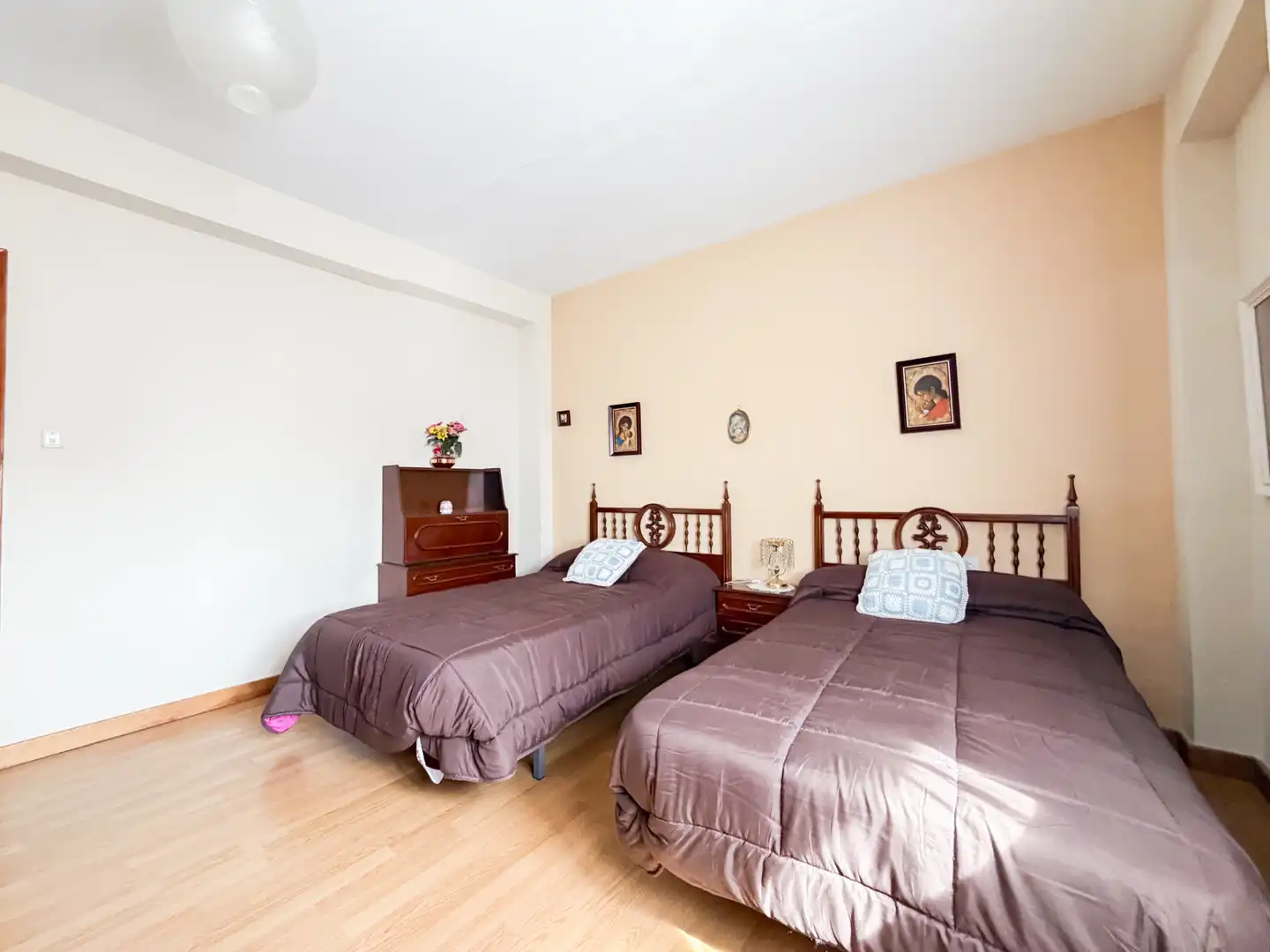 Schlafzimmer von Einfamilien-Reihenhaus zum Verkauf in Baza mit Privatgarten, Parkett und Abstellraum