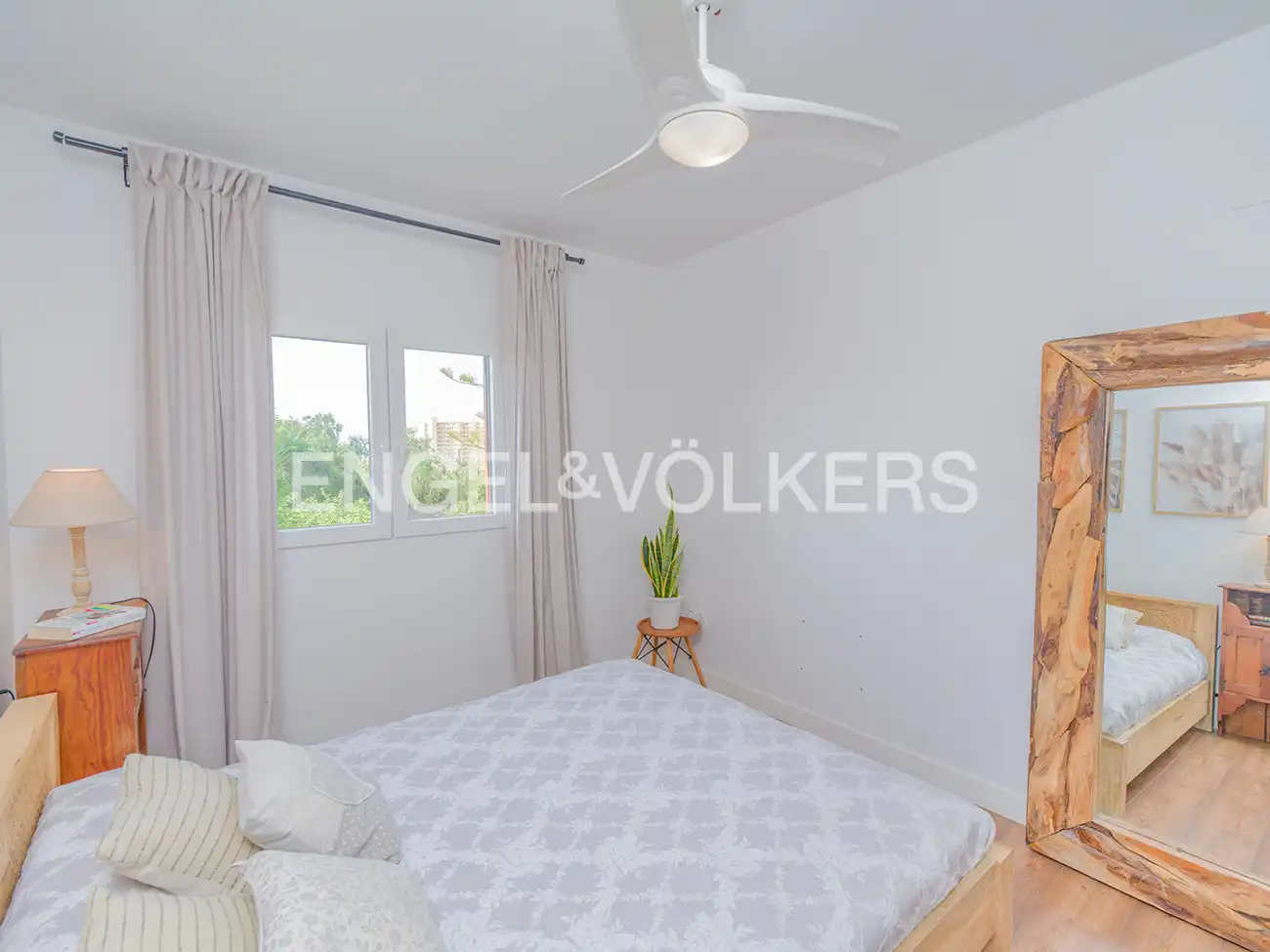 Habitación de Casa o chalet en venta en El Campello con Aire acondicionado, Calefacción y Jardín privado
