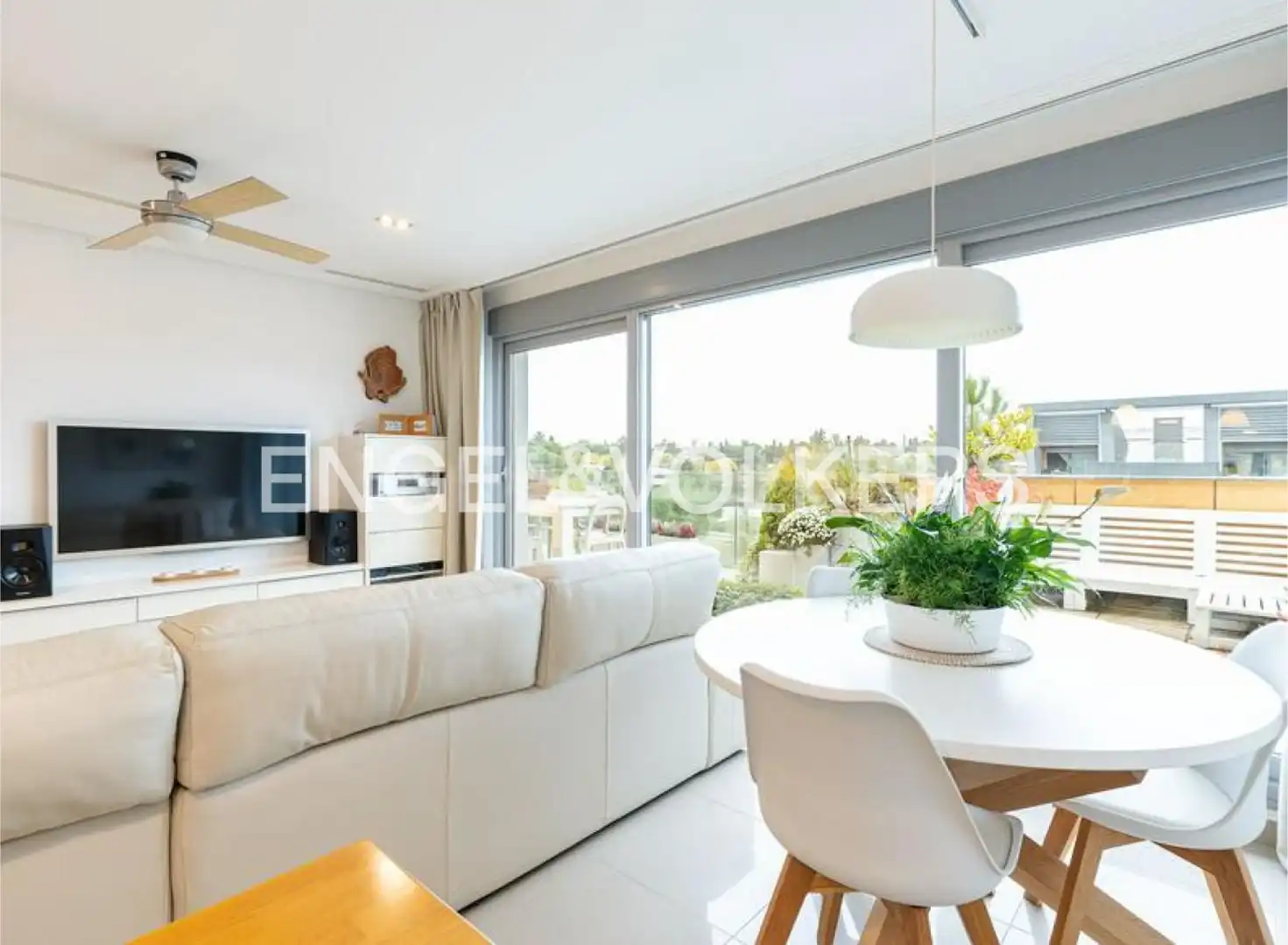 Living room of Flat for rent in Majadahonda  with Air Conditioner, Heating and Private garden