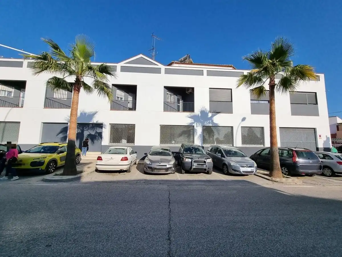 Local commercial à vendre à Avenida de Benacazón 5