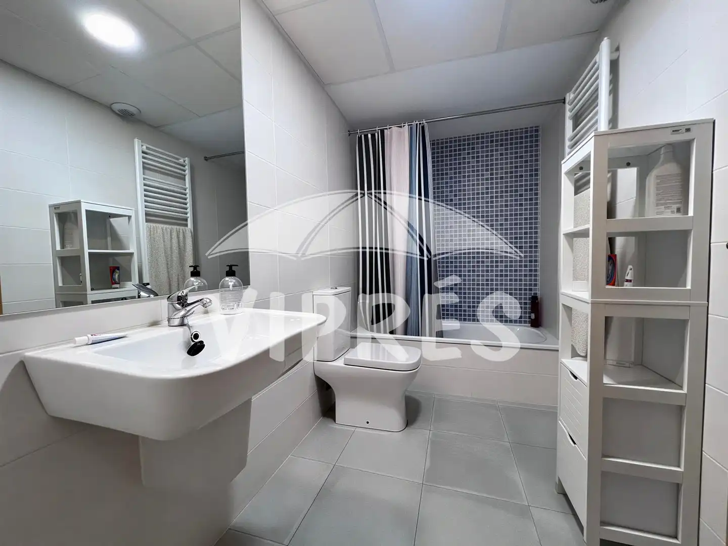 Baño de Piso en venta en Cáceres con Trastero, Piscina y Amueblado