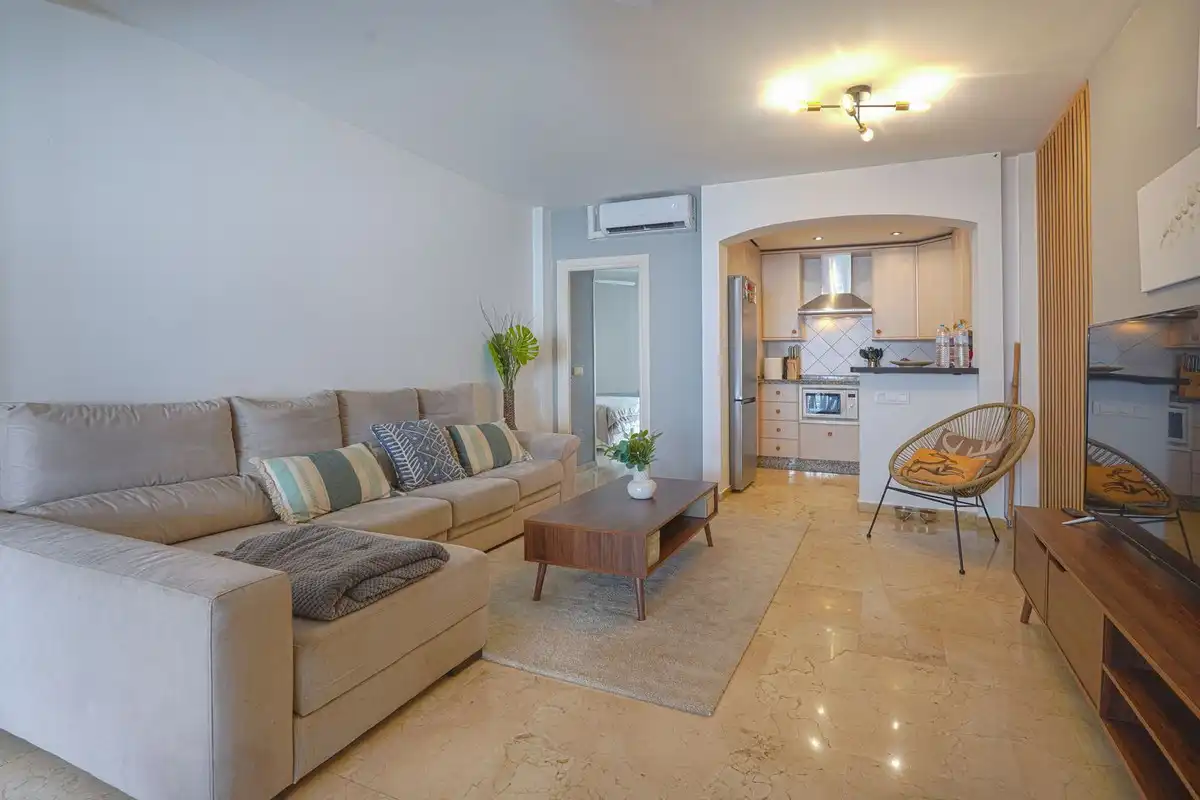Sala d'estar de Apartament en venda en Estepona amb Calefacció, Jardí privat i Terrassa