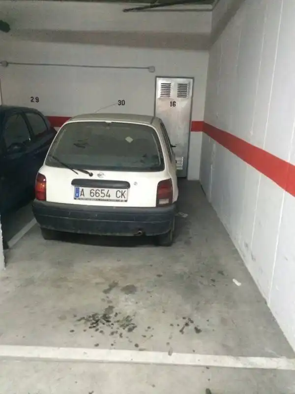 Parkplatz von Garage zum Verkauf in Aspe