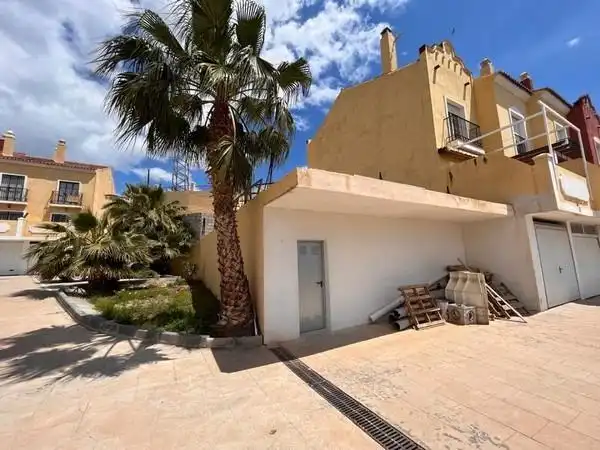 Vista exterior de Dúplex en venta en Nerja con Jardín privado