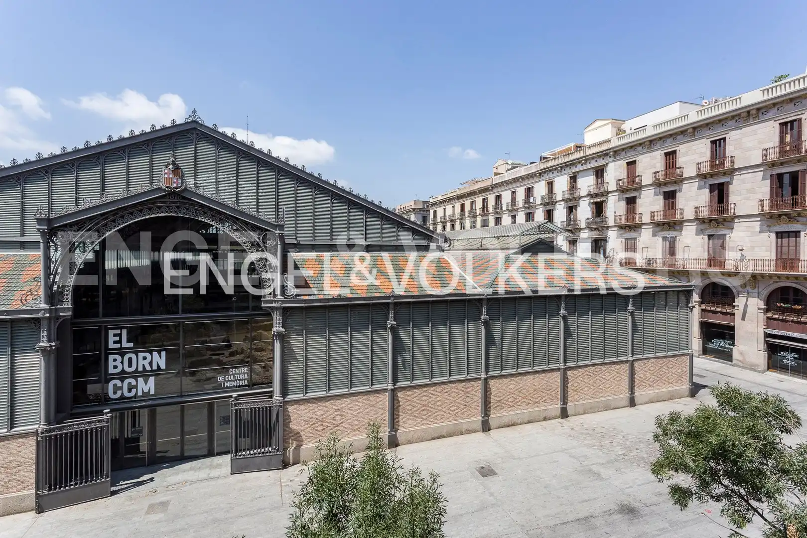 Außenansicht von Maisonette zum Verkauf in Barcelona mit Klimaanlage, Heizung und Möbliert