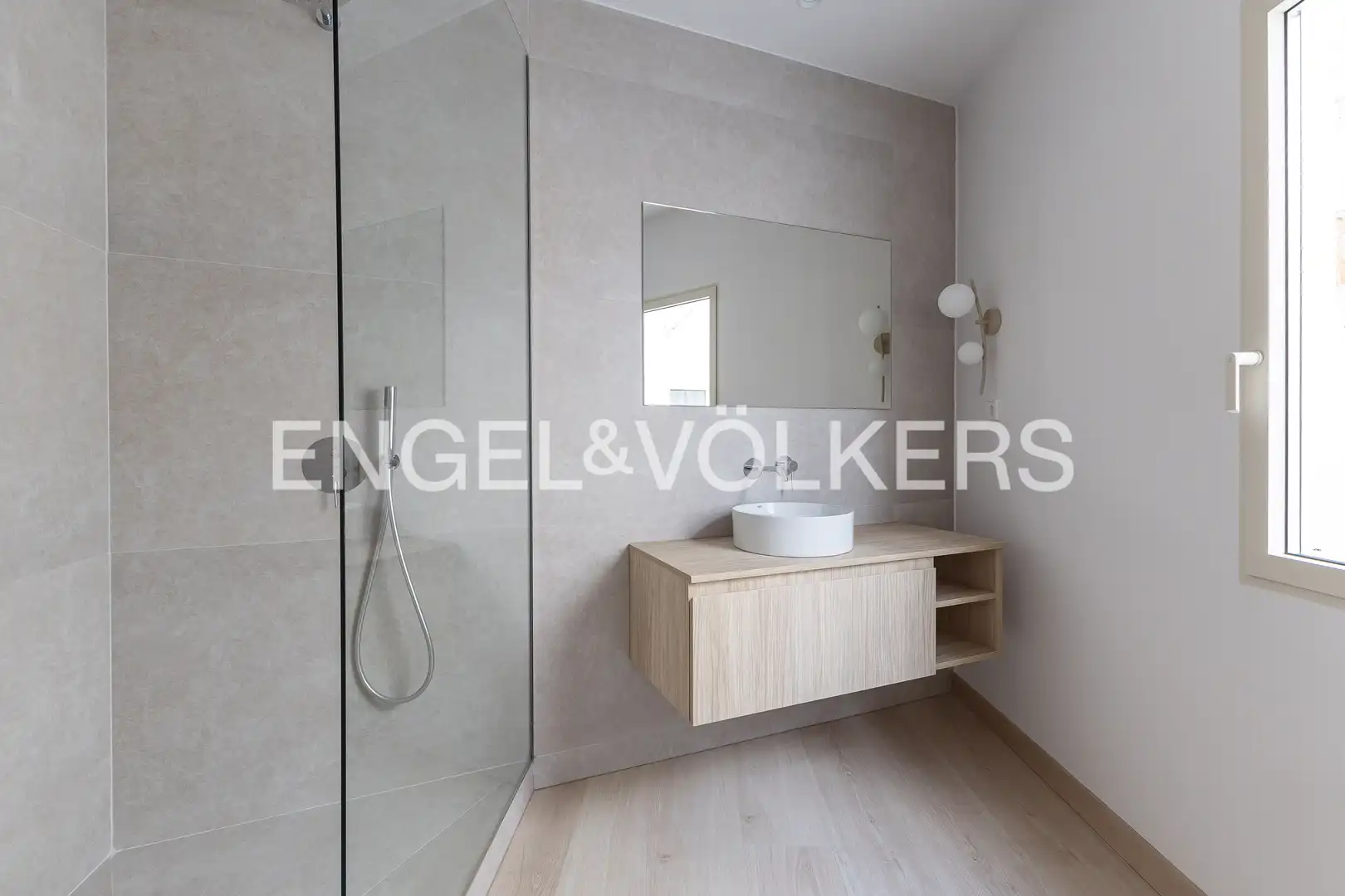 Bathroom of Flat for sale in Madrid  with Air Conditioner, Heating and Terrace