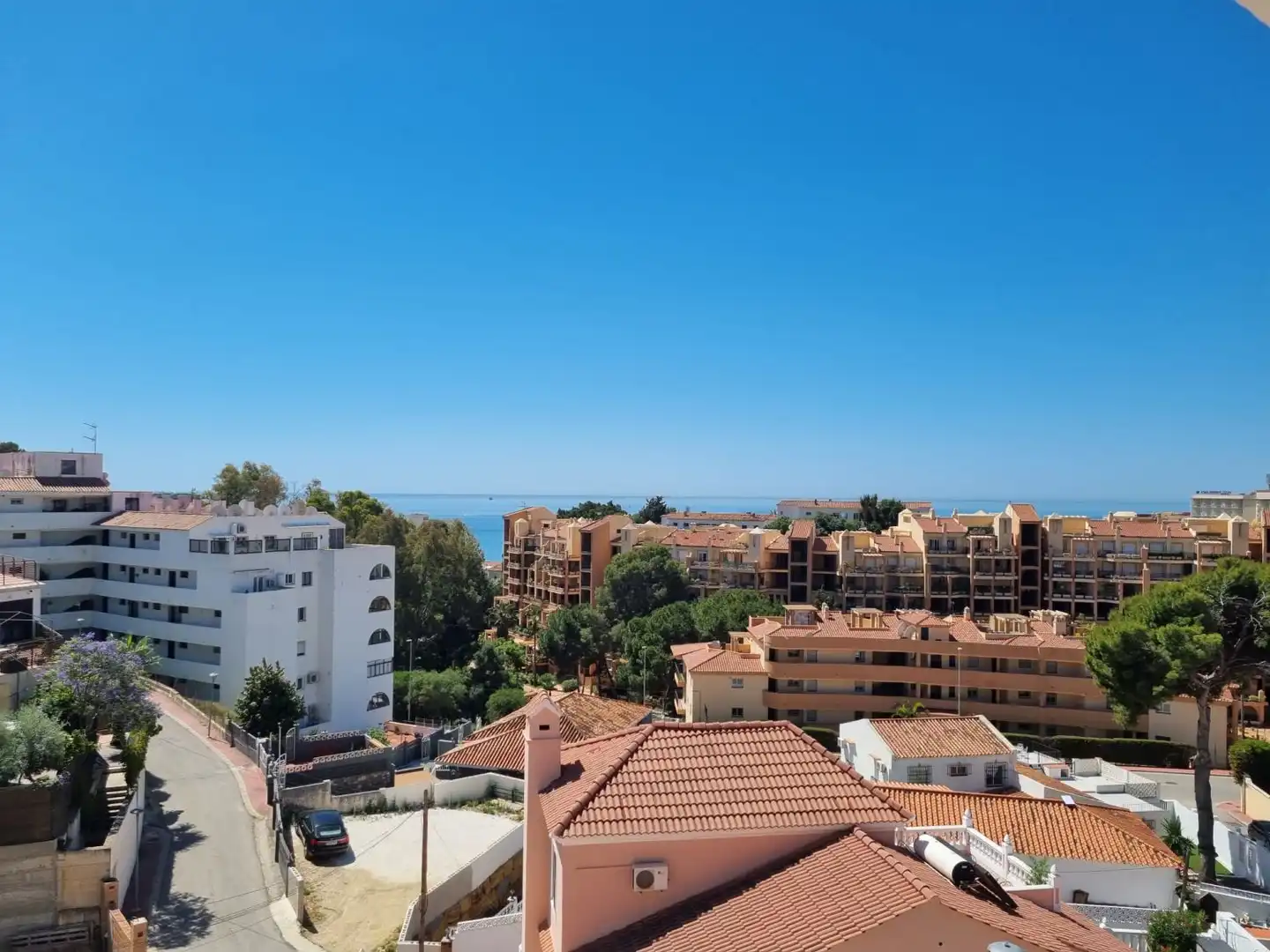 Vista exterior de Casa o xalet en venda en Fuengirola amb Jardí privat, Terrassa i Traster