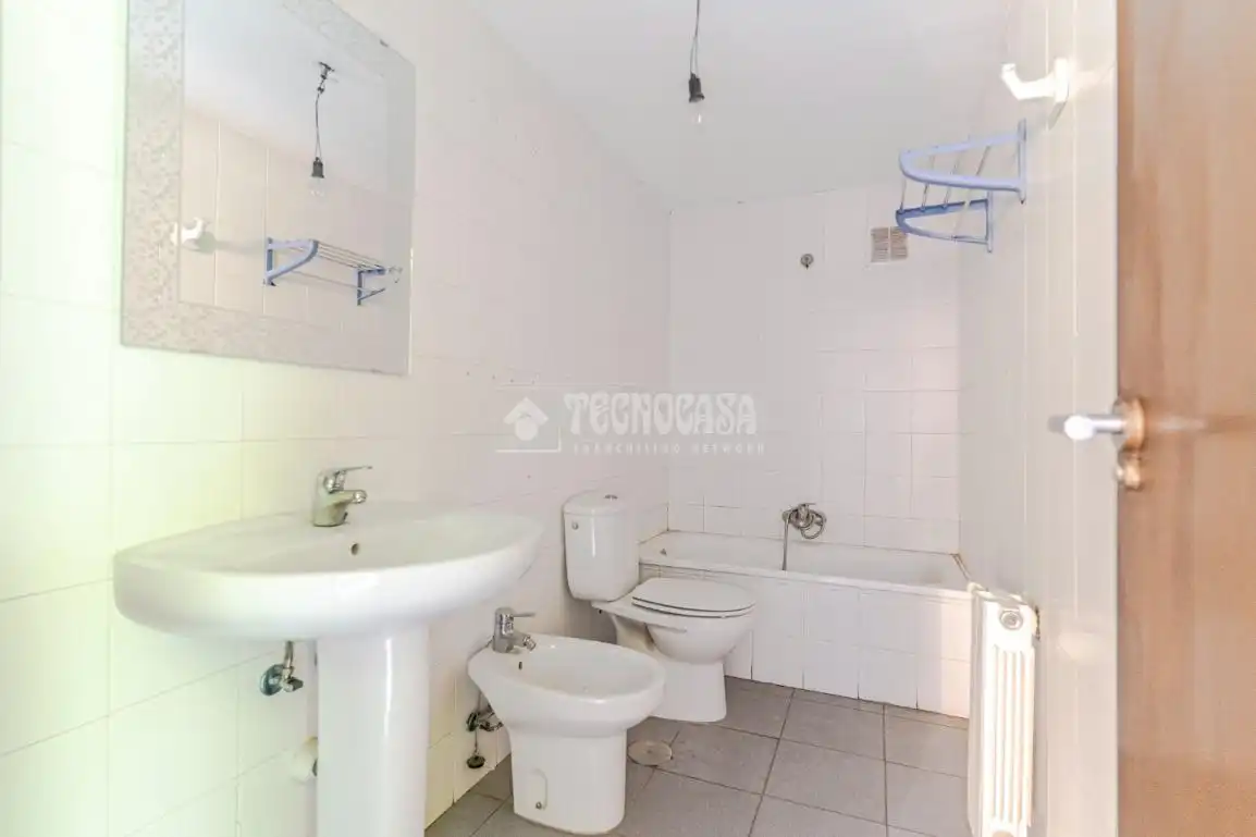 Bathroom of Flat for sale in Granada