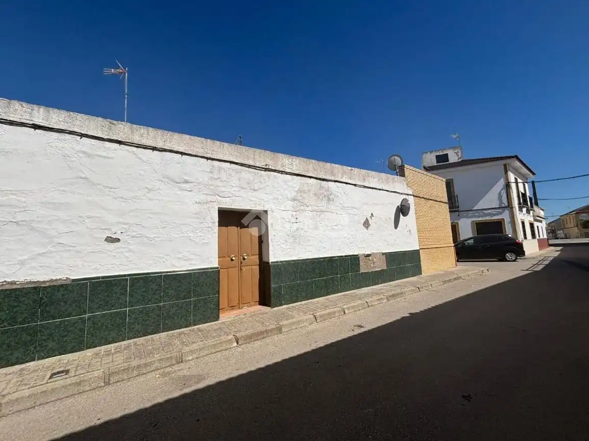 Vista exterior de Casa adosada en venta en Écija