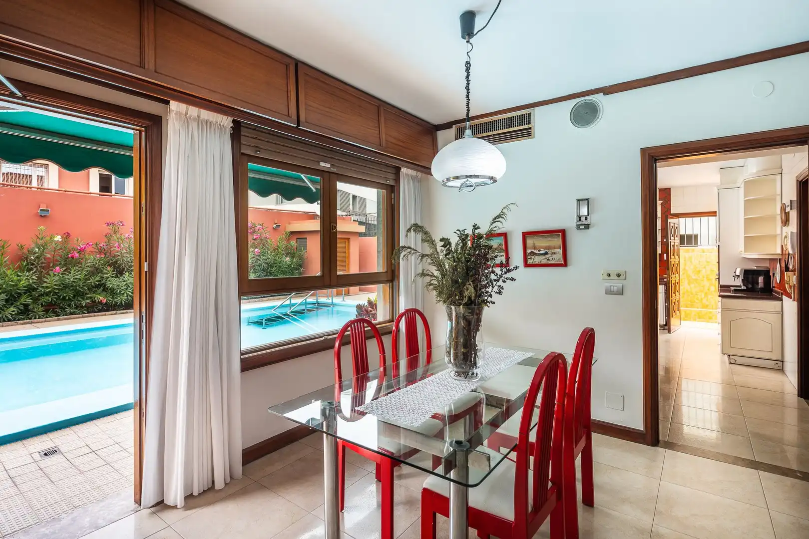 Menjador de Casa o xalet en venda en Las Palmas de Gran Canaria amb Aire condicionat, Jardí privat i Terrassa