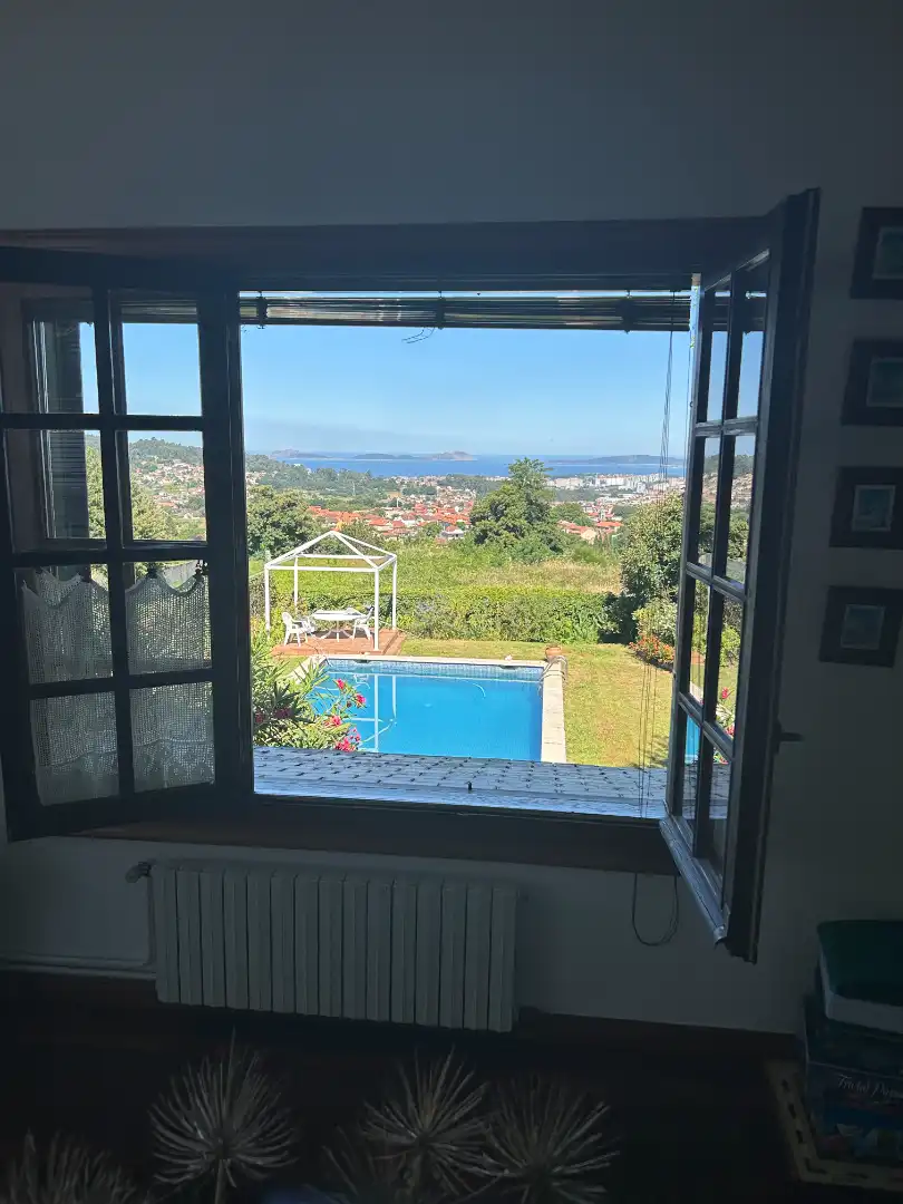 Piscina de Casa o chalet en venta en Vigo  con Calefacción, Jardín privado y Parquet