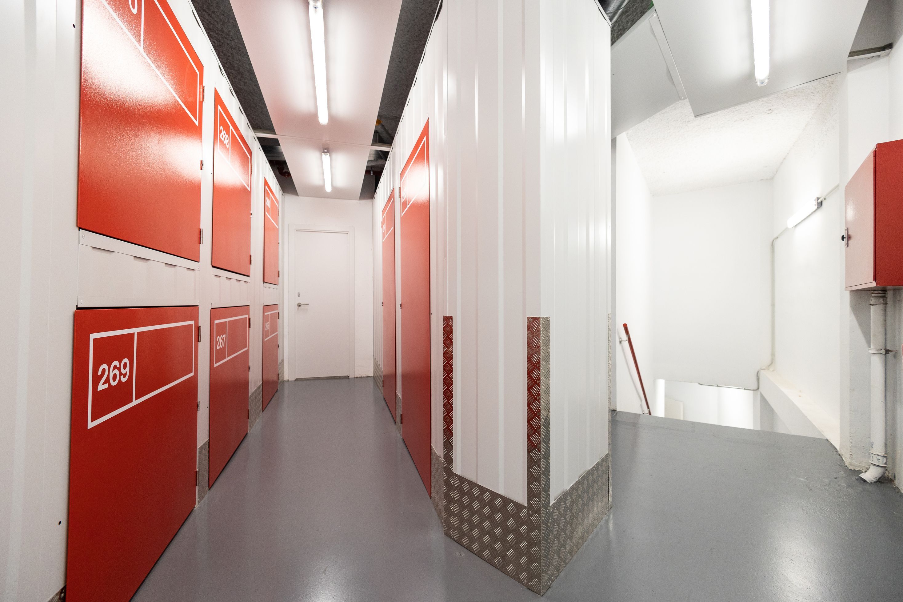 Box room to rent in  Barcelona Capital  with Alarm