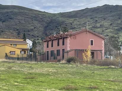 Exterior view of Single-family semi-detached for sale in Otero de Herreros  with Air Conditioner, Heating and Private garden