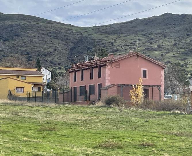Photo 1 of Single-family semi-detached for sale in Travesía Estación, Otero de Herreros, Segovia